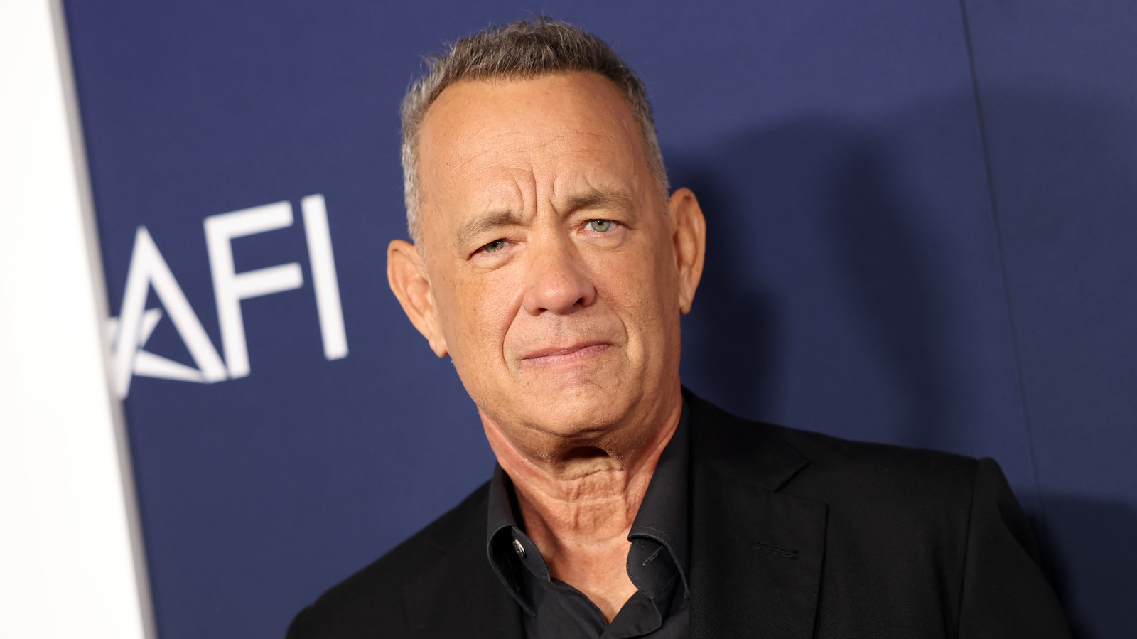 トム・ハンクスはキャリアが始まる前はシェールのベルボーイだった