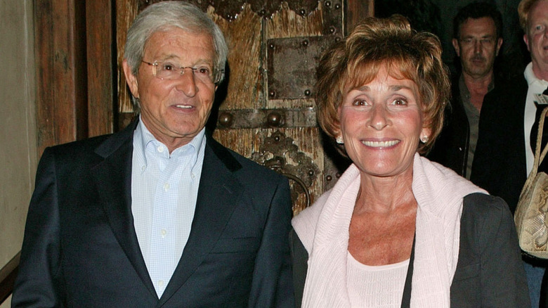 Judy and Jerry Sheindlin walking in Los Angeles in 2004