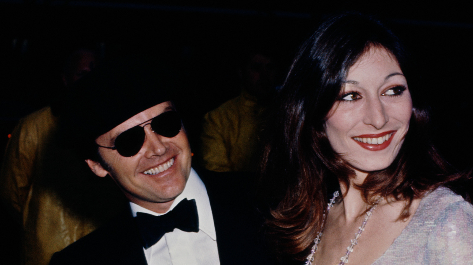 <a href="https://www.thelist.com/2205253/jack-nicholson-anjelica-huston-ups-and-downs/" target="_blank">The Ups & Downs Of Jack Nicholson’s Turbulent Relationship With Anjelica Huston</a>