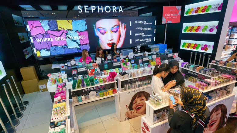 Sephora storefront sign