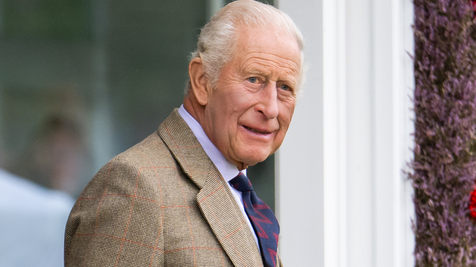<a href="https://www.thelist.com/2255778/whispers-about-king-charles-prep-school-days-real-reason-he-didnt-go-to-eton/" target="_blank">The Whispers About King Charles’ Prep School Days (& Why He Didn’t Go To Eton)</a>