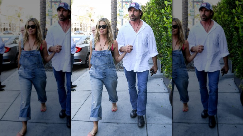 Denise Richards and Aaron Phypers walking in Los Angeles, 2017.