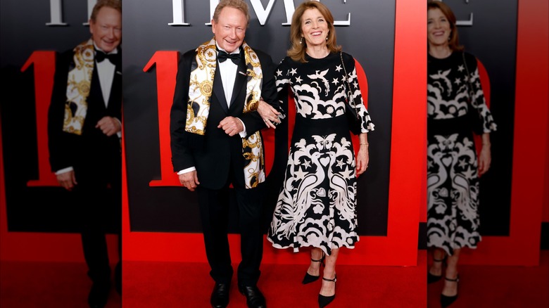 Andrew Forrest with black tux and printed silk scarf next to Caroline Kennedy in bold white and back print dress