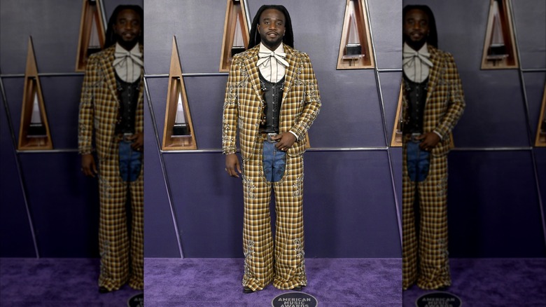 Shaboozey posing in yellow plaid suit