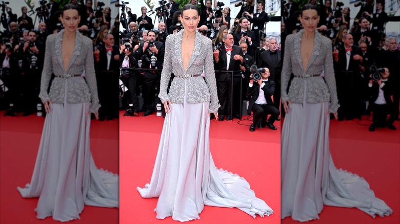 Paola Turani in a silver outfit on the red carpet