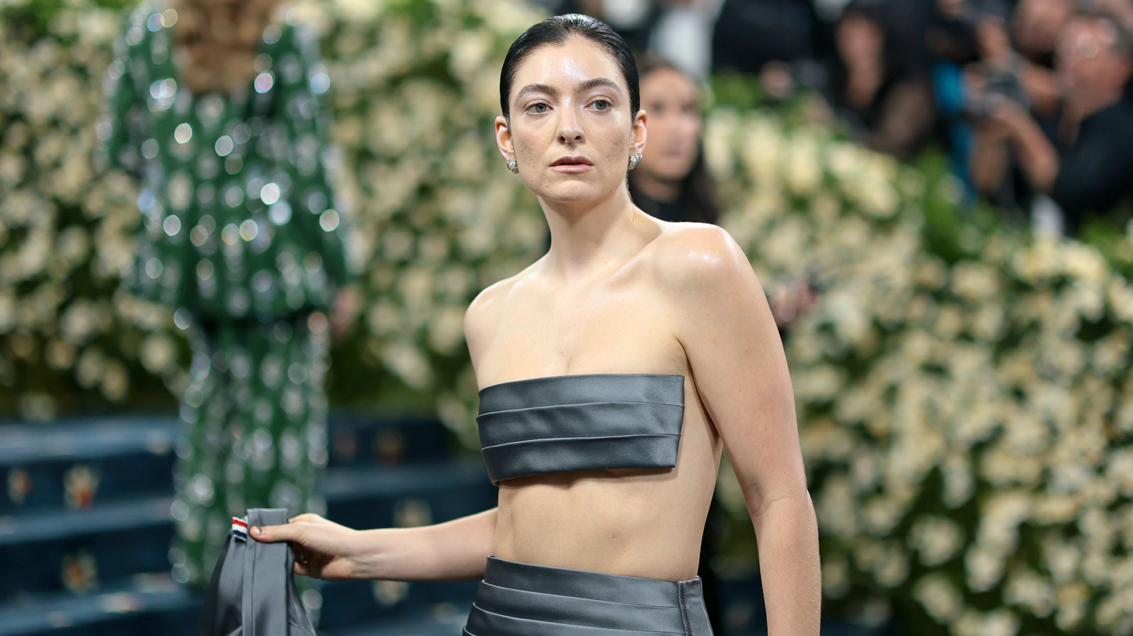 The Worst Dressed Celebs At The 2025 MET Gala The List