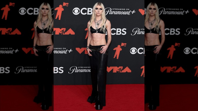 Taylor Momsen posing