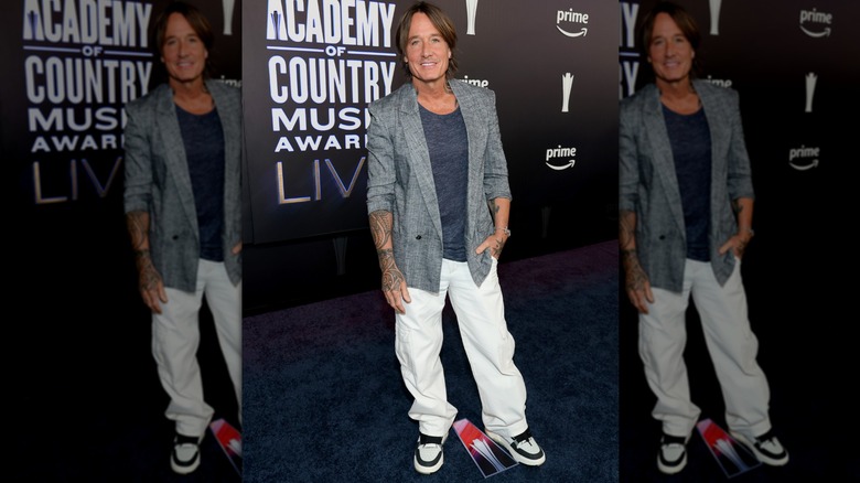 Keith Urban at the ACM Awards red carpet