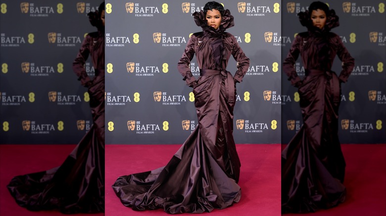 Teyana Taylor posing