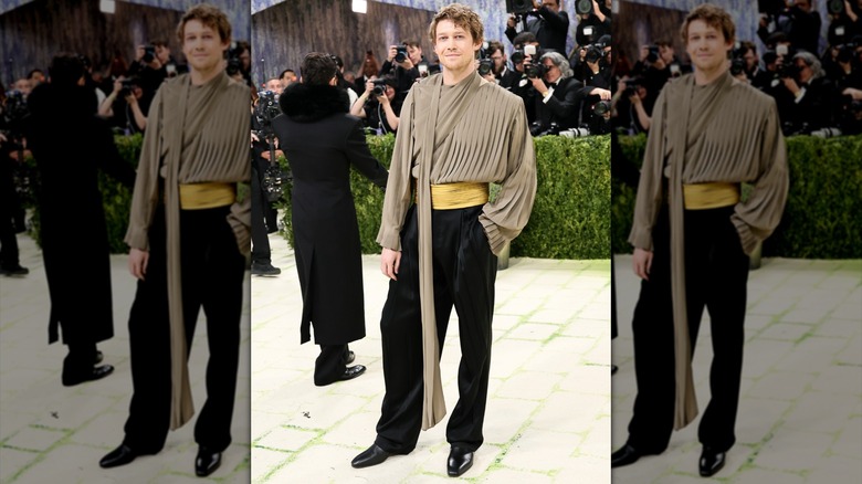 Joe Alwyn posing