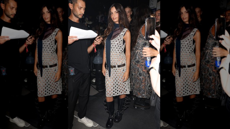Emily Ratajkowski posing while people to take photos