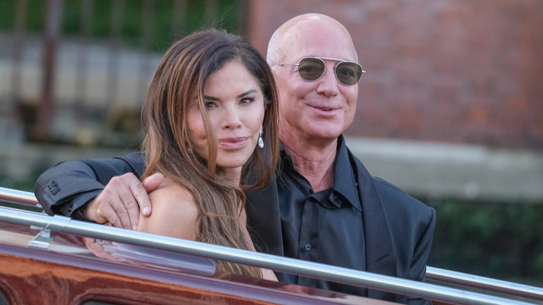 Lauren Sanchez and Jeff Bezos posing