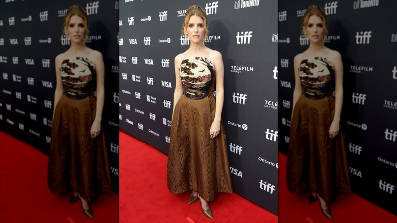 Anna Kendrick poses in brown dress on the red carpet