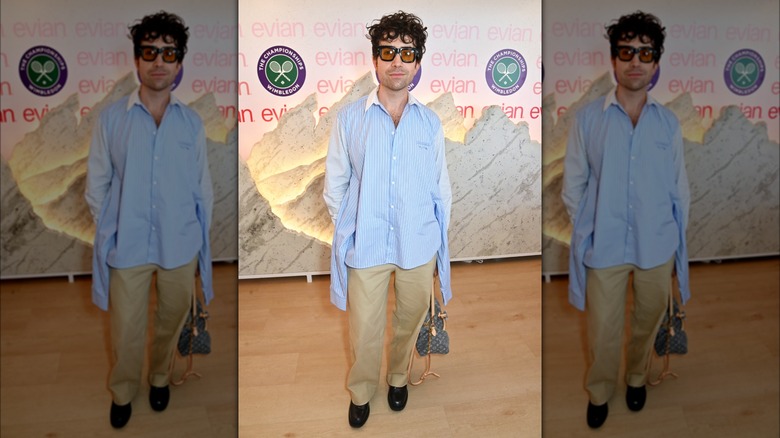 Nick Grimshaw posing