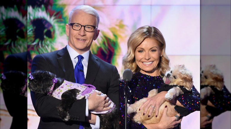 Anderson Cooper and Kelly Ripa smiling together