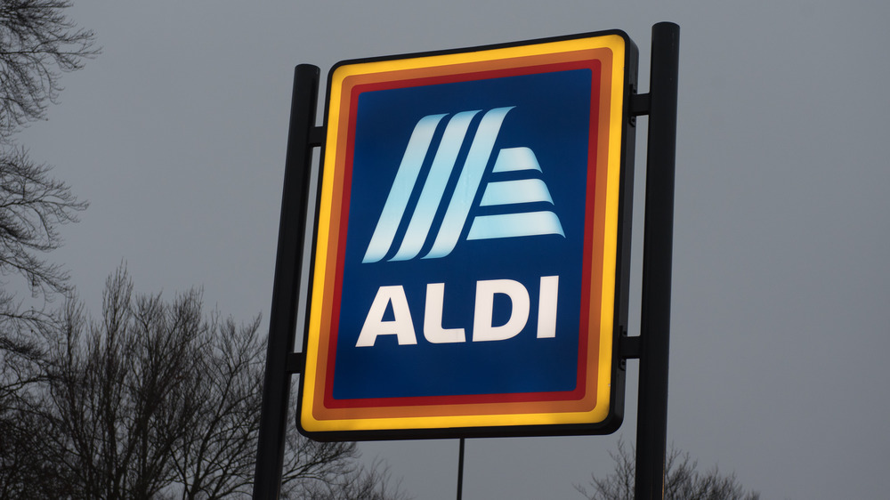 Aldi sign against gray sky 