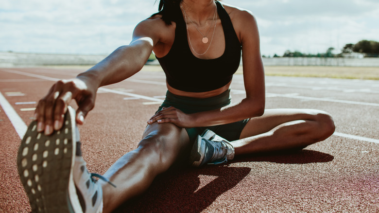 woman workout running stretch sporty