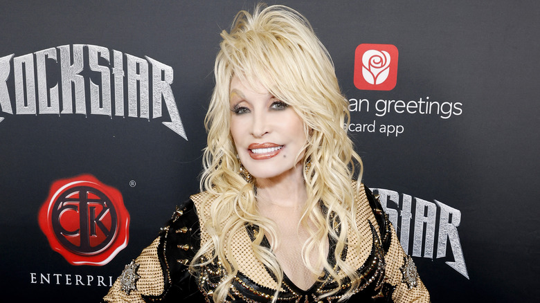 Dolly Parton, glam as always