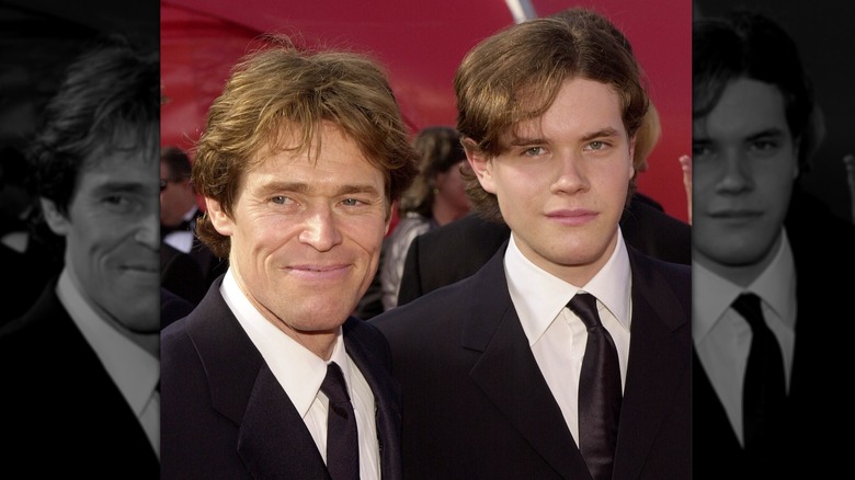 Willem Dafoe and Jack Dafoe walk the red carpet at the 2001 Oscars