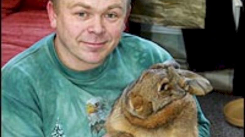 Dory the rabbit rescues owner