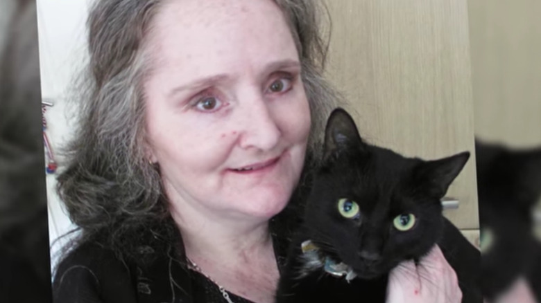 Slinky Malinki cat saves owner