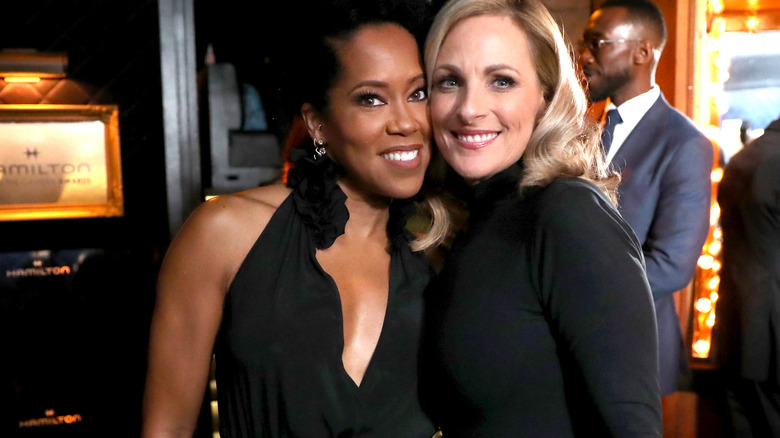 Regina King poses with Marlee Matlin