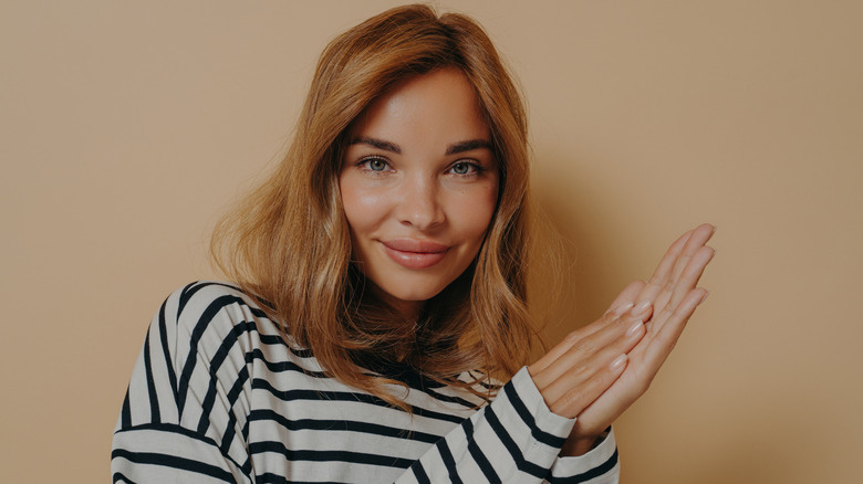 Woman with fine hair 