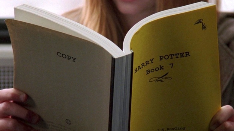 Close-up of the "Harry Potter" manuscripts in "The Devil Wears Prada"