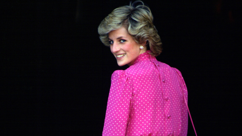 A smiling Princess Diana looking over her shoulder