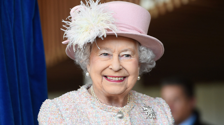 Queen Elizabeth wearing pink hat