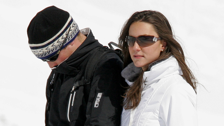 Prince William and Kate Middleton look inconspicuous while wearing ski gear