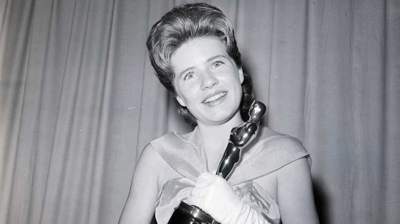 Patty Duke holding an Academy Award
