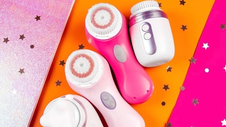 Facial cleansing brushes