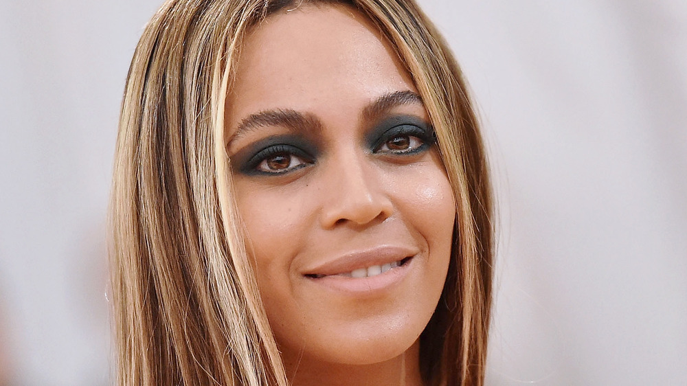 Beyoncé poses with black eyeshadow