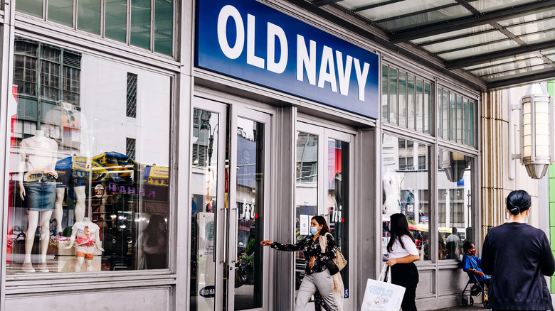 Old Navy storefront 