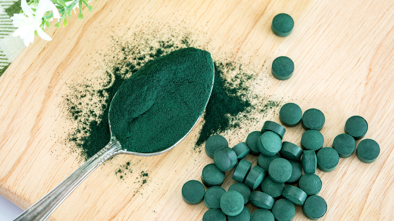 Close up of spirulina powder and tablets