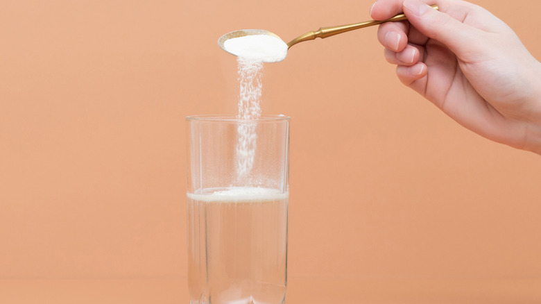 Pouring collagen into water