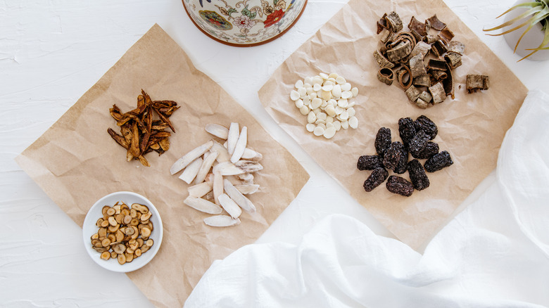 Raw TCM herbs