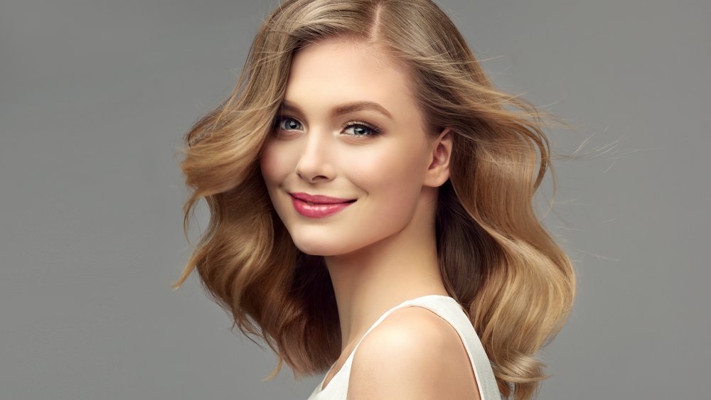 blonde woman with mid-length full hairstyle