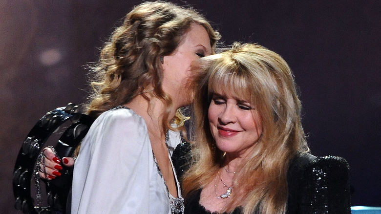 This Taylor Swift Song Helped Stevie Nicks Grieve The Loss Of Her ...