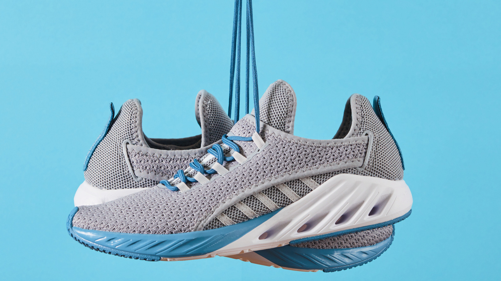 Throw Your Shoes Away Immediately If You Notice This