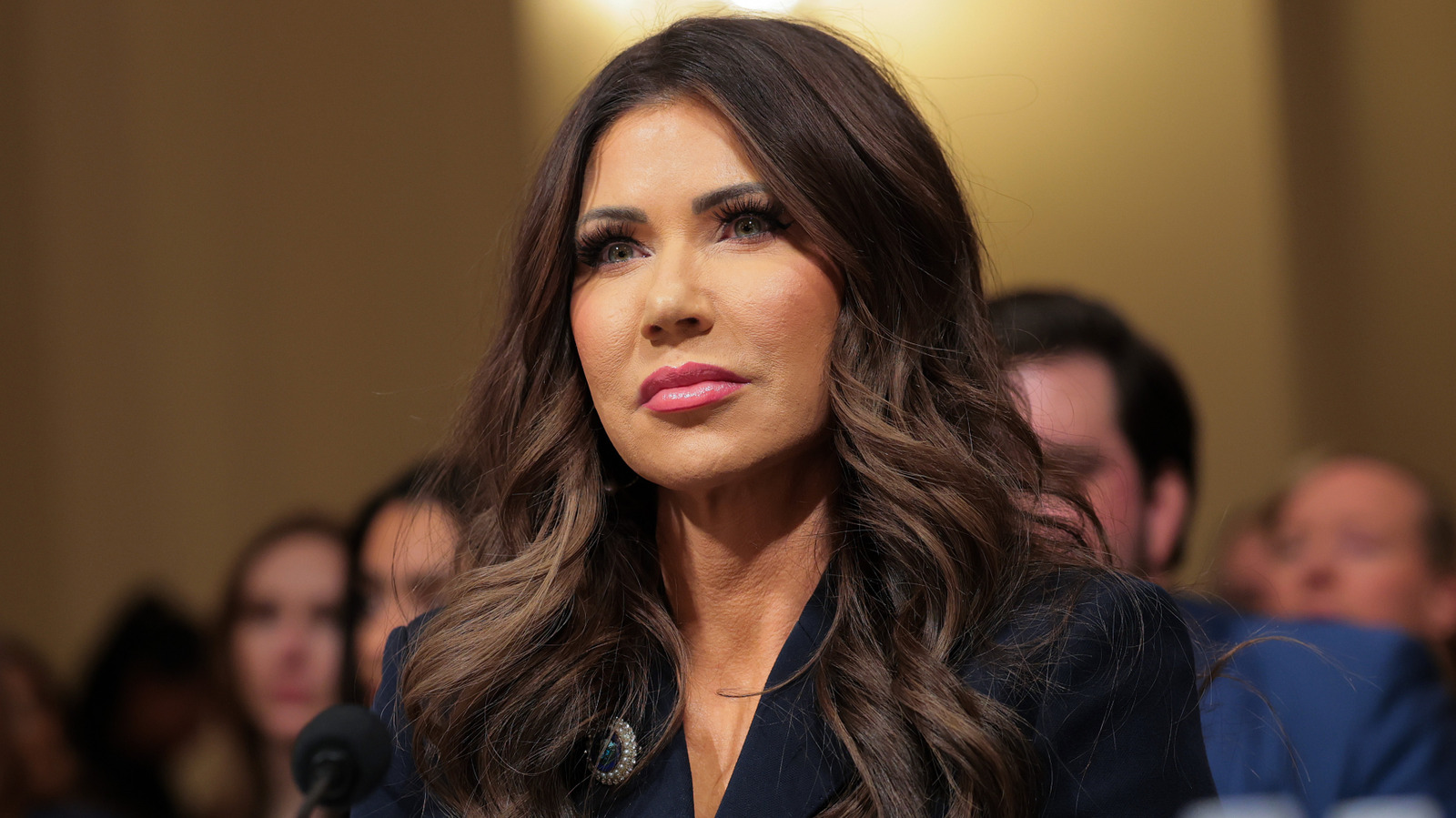 <a href="https://www.thelist.com/2098009/throwback-pics-kristi-noem-karen-haircut-grateful-sloppy-extensions/" target="_blank">Throwback Pics Of Kristi Noem’s ‘Karen’ Haircut Make Us Almost Grateful For Her Sloppy Extensions</a>
