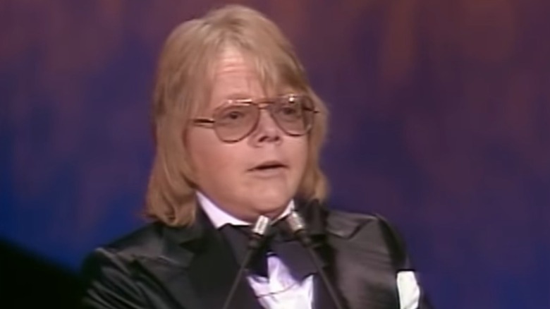 Paul Williams giving his acceptance speech at the 1977 Oscars