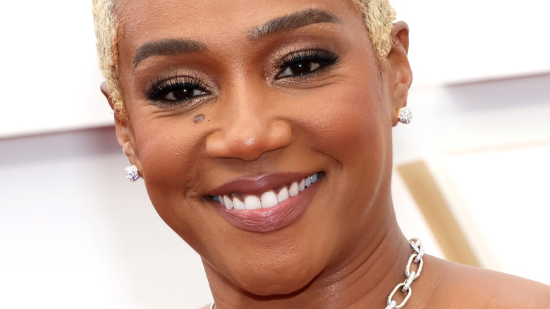 Tiffany Haddish smiling at the 94th Academy Awards red carpet 