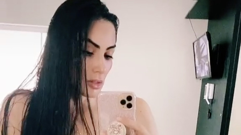 Eliane Ferreira Siolin posing