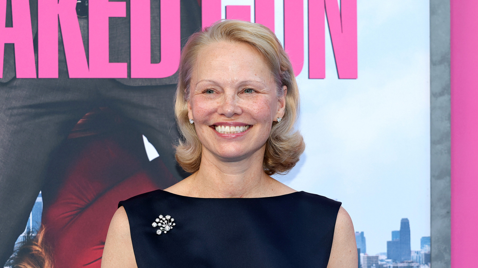 <a href="https://www.thelist.com/2128463/times-celebs-went-makeup-free-red-carpet/" target="_blank">21 Times Celebs Wore Makeup-Free Looks On The Red Carpet And Left Us Stunned</a>