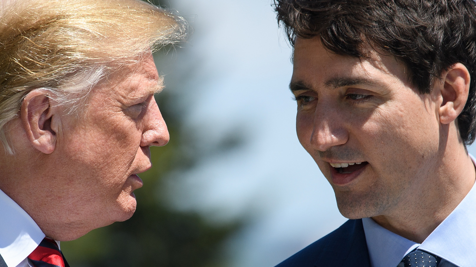 <a href="https://www.thelist.com/1828865/times-justin-trudeau-donald-trump-height-had-everyone-talking/" target="_blank">3 Times Justin Trudeau & Donald Trump’s Heights Had Everyone Talking</a>