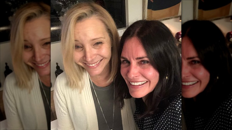Lisa Kudrow and Courteney Cox smile together