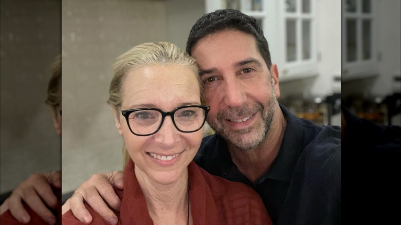 Lisa Kudrow smiles with David Schwimmer