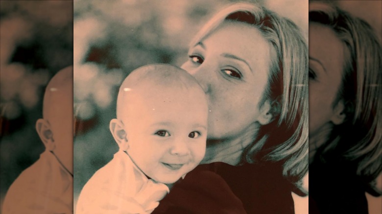 Lisa Kudrow kisses her baby
